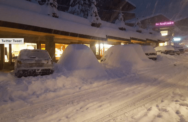 400 passengers evacuated from Swiss train, 200 stranded overnight, due to heavy&nbsp;snowfall.