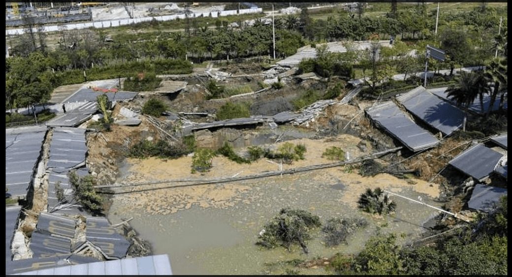 Sinkhole China 2-10-2018 image: dailymail