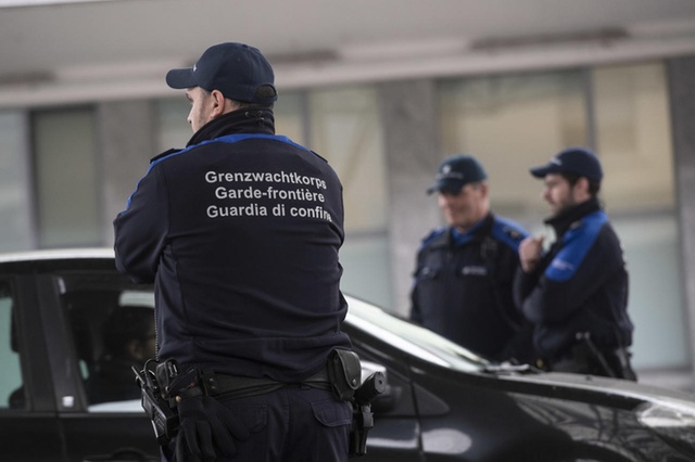 border patrol Switzerland Image swissinfo.ch